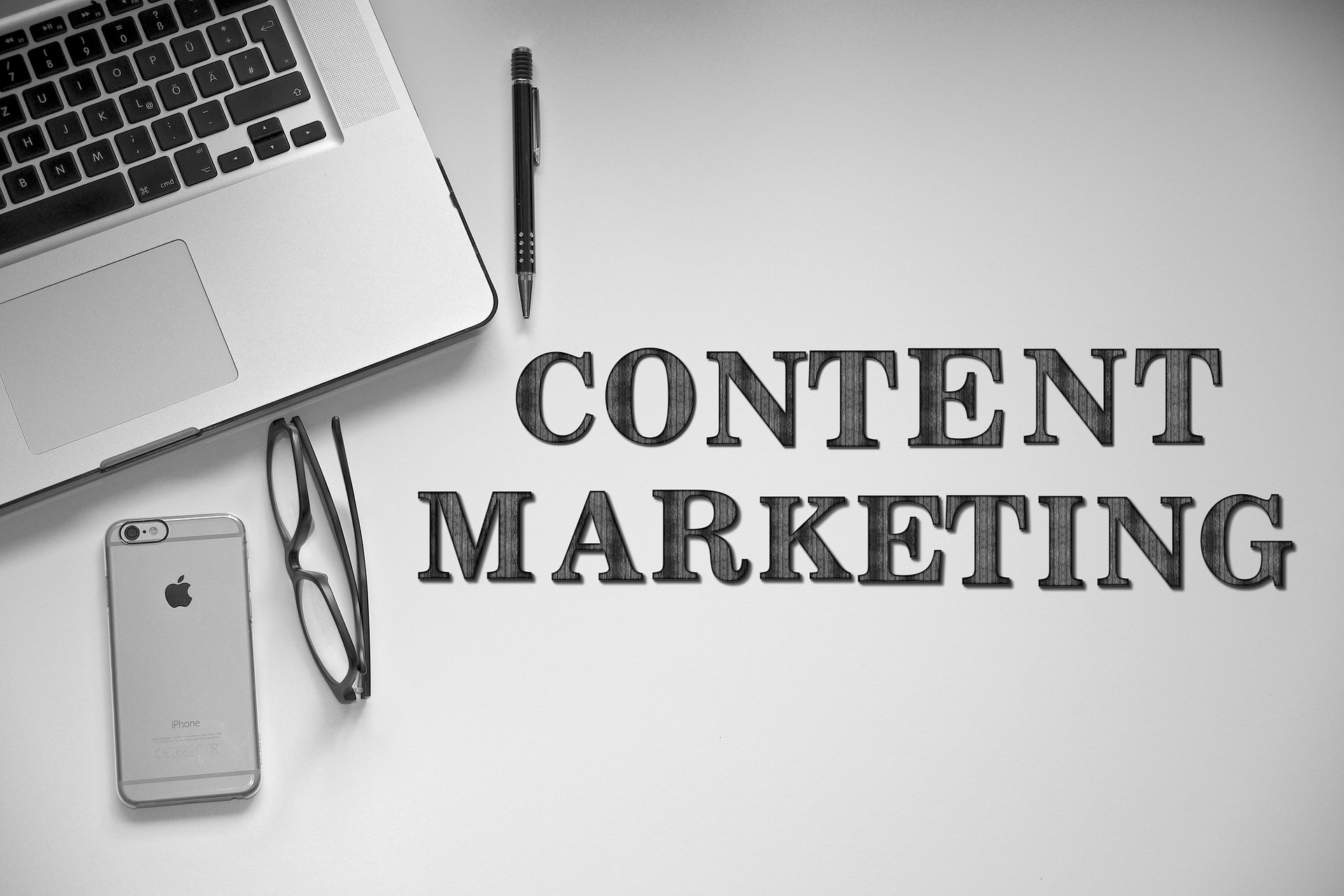 content-marketing-concept-flatlay