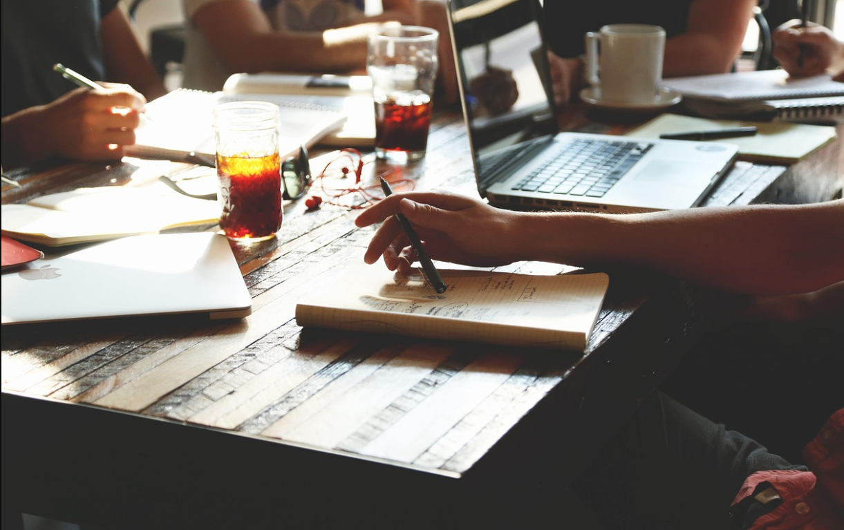 how-to-successfully-manage-a-remote-marketing-sales-team