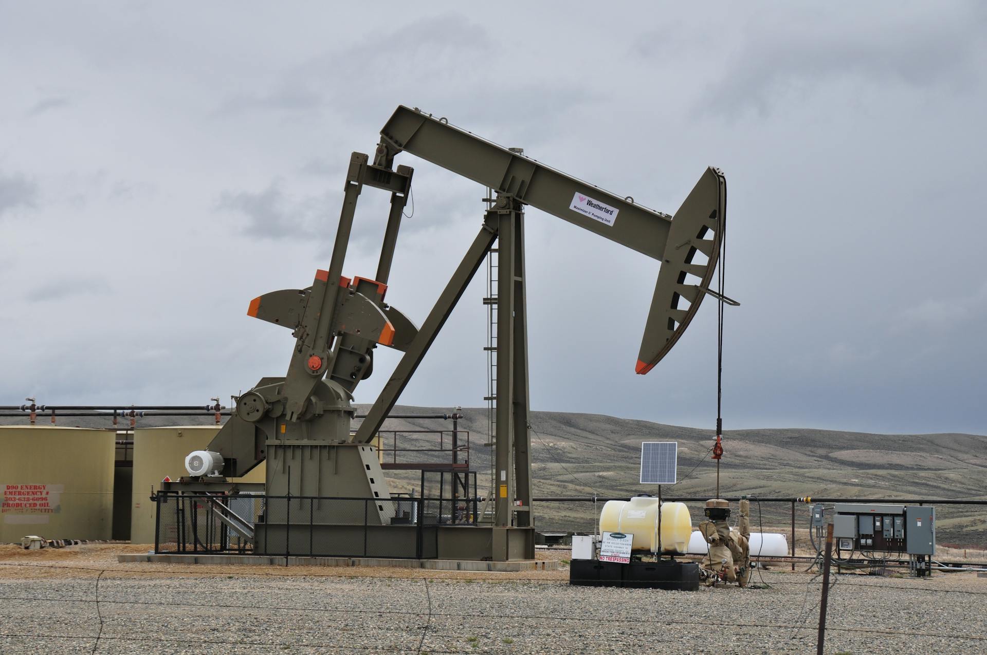 fossil-fuel-pump-in-usa