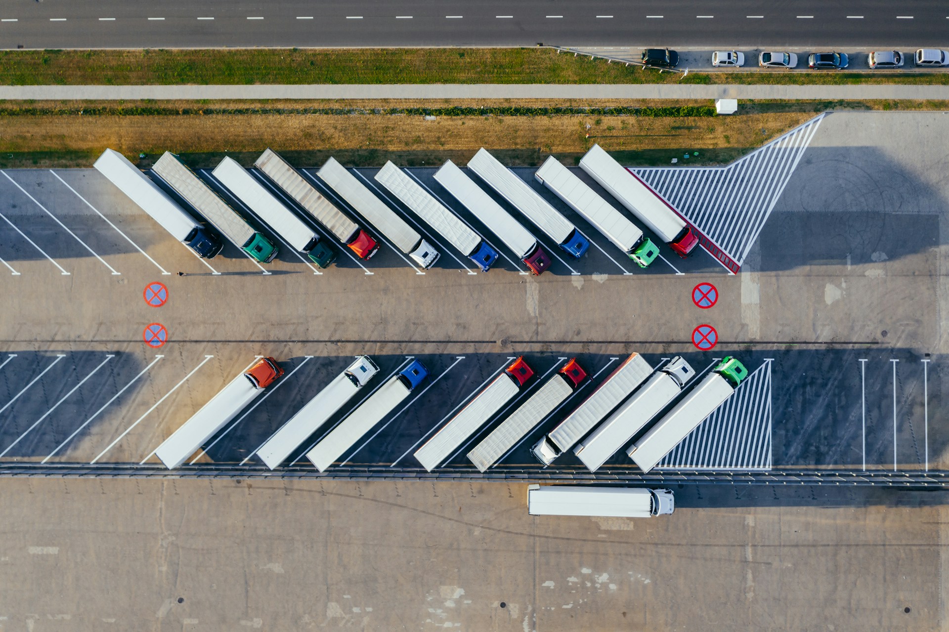 parked-trucks