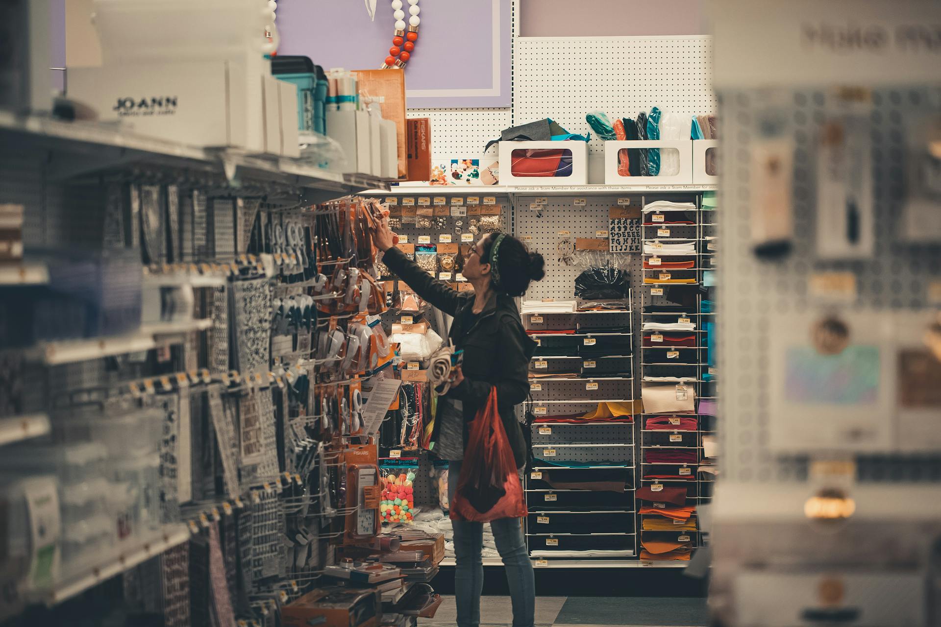 woman-shopping
